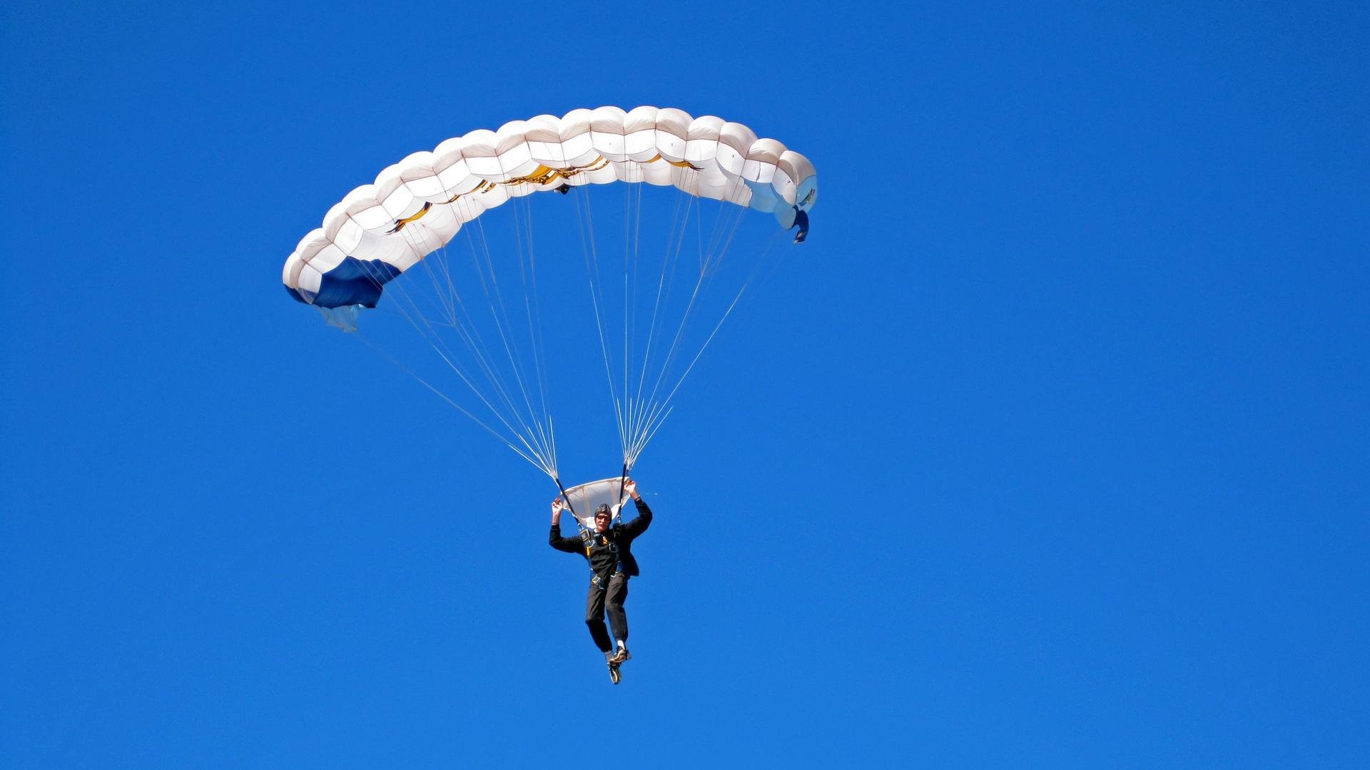 九游娱乐入口-电竞行业的社会责任：如何回馈社会，传递正能量，电竞及其产业的认知